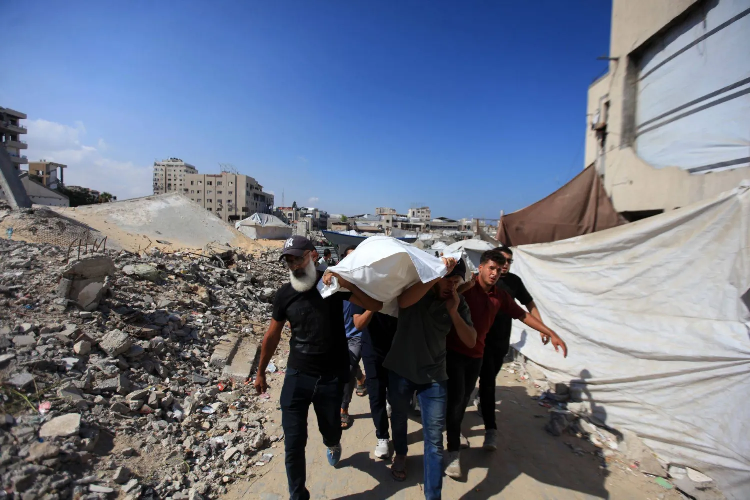 استشهاد 6 فلسطينيين في غارة إسرائيلية عند نقطة شرطة بغزة
