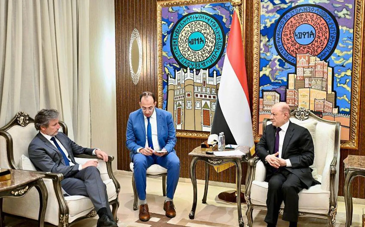 اليمن يطالب بتجفيف مصادر تسليح الحوثيين
