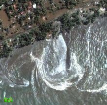 امواج بارتفاع 80 سنتم في اندونيسيا 