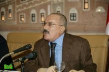 صالح يريد ضمانات دولية لتوقيع اتفاق تسليم السلطة 