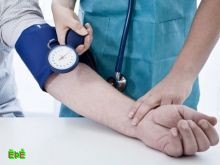 قياس ضغط الدم بالذراعين يساعد في تشخيص الأمراض 