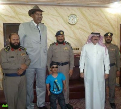 مدني الباحة يستقبل أطول وأقصر رجلين في العالم 