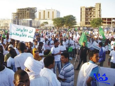 آلاف الموريتانيين يطالبون بتنحي ولد عبدالعزيز 
