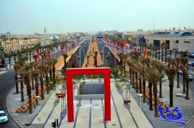 تحويل مسار الحركة المرورية في تقاطع طريق الملك عبدالله مع طريق عثمان إلى طريق الخدمة