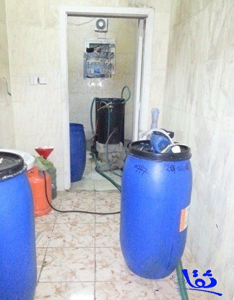 الهيئة تقبض على عمالة سيرلانكية يقومون بتصنيع الخمور بدورة مياه