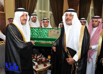 الأمير أحمد لسكان الباحة: ترون مزيداً من الخير في المستقبل القريب