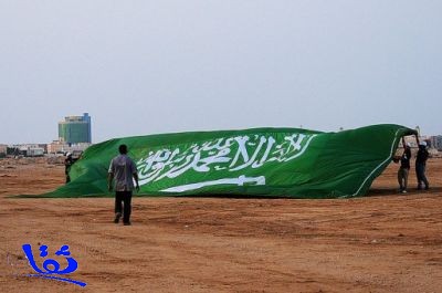 طيارون سعوديون يحلقون بأكبر علم للمملكة في جده غداً الأحد