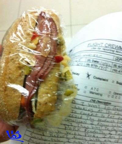 كابتن طائرة لـ"السعودية" يكتشف ساندوتشات مصنوعة من لحم الخنزير!
