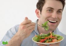 دراسة: تناول الرجل طعاما صحيا قد يعزز نجاح التخصيب الصناعي 