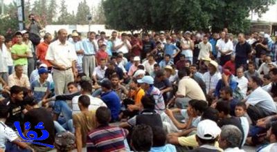 المئات من قرية تونسية يهددون بانتحار جماعي