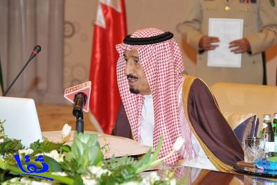 الأمير سلمان يؤكد على الاستعداد لمواجهة أي مخاطر تستهدف الخليج