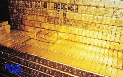 الذهب يتراجع إلى أدنى مستوى في أربعة أشهر