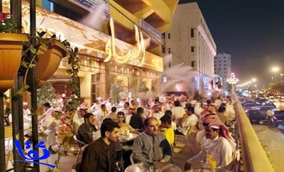 أمانة الرياض تنفي منع جلوس الشباب بـ"مقاهي التحلية"