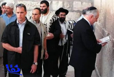  نتنياهو يقتحم ساحة البراق في حماية الشرطة الإسرائيلية