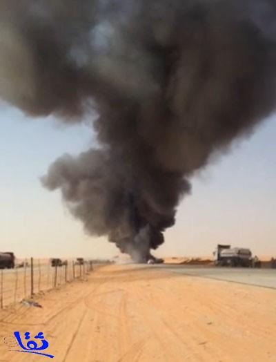  بالفيديو / احتراق صهريج ديزل في حادث على طريق الدمام الرياض