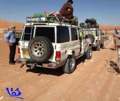 حرس حدود الشرقية ينقذ 7 أجانب وعمانيين بعد أن ضلوا طريقهم بصحراء الربع الخالي