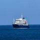 أين أبحرت السفينة الموبوءة بعد إجلاء ركابها؟